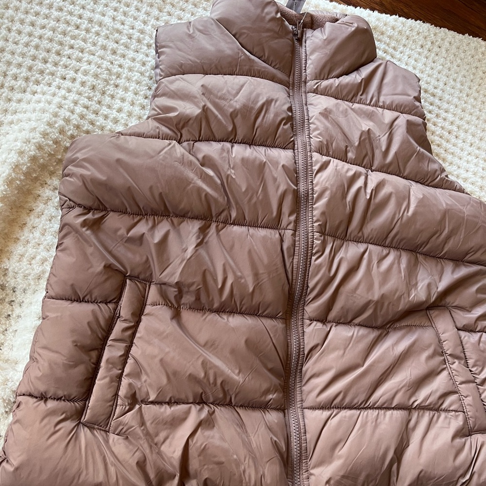 Old navy vest NWT XL